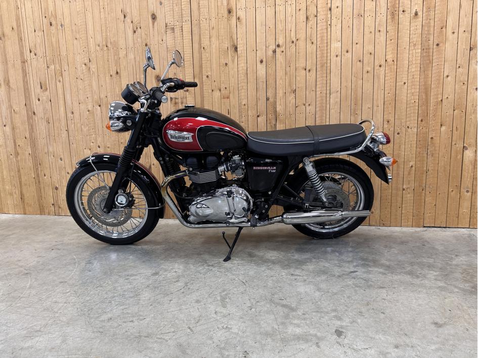 TRIUMPH Bonneville T100