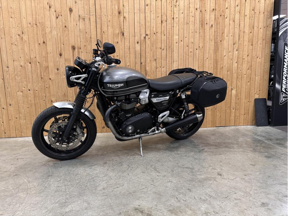 TRIUMPH SPEED TWIN 1200