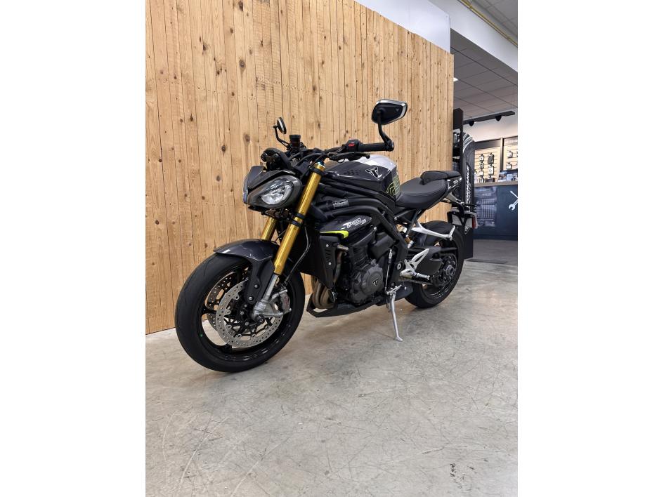 TRIUMPH SPEED TRIPLE 1200 RS