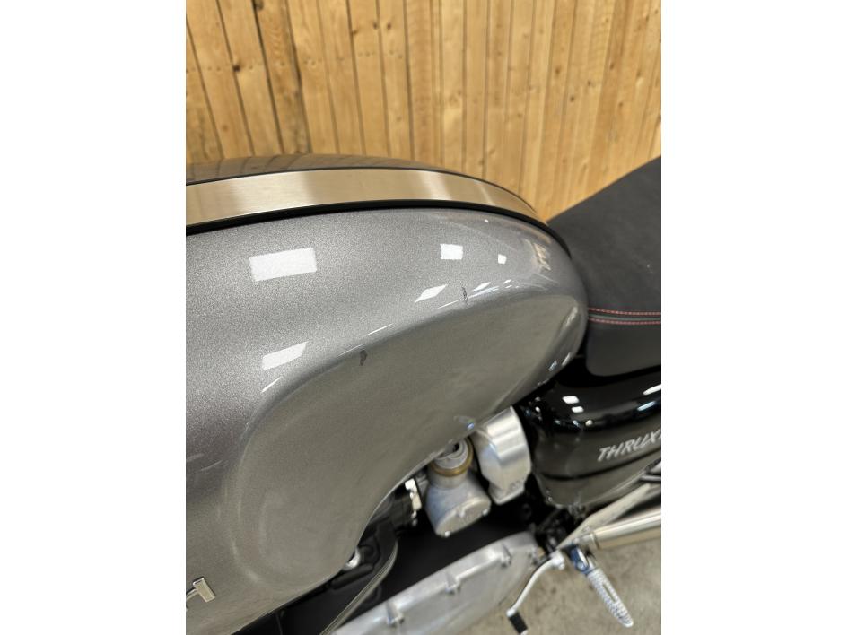TRIUMPH THRUXTON 1200 R