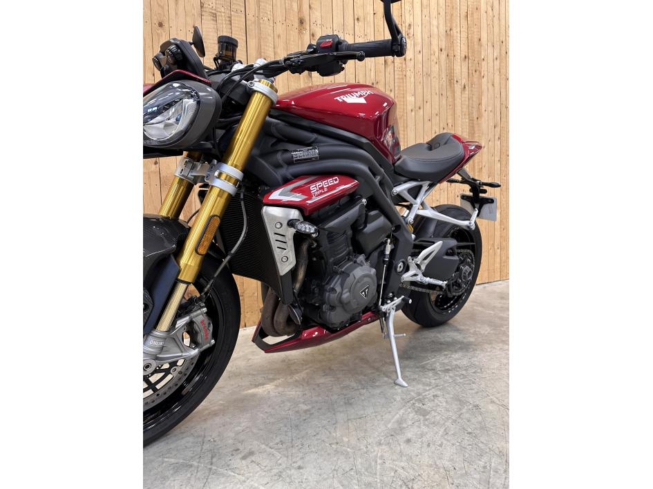TRIUMPH SPEED TRIPLE 1200 RS